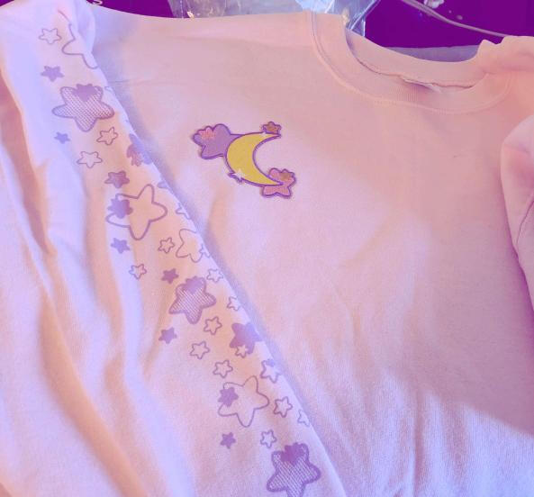 Screenprinted sweatshirt with embroidered patch detail