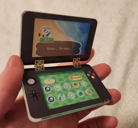 Game Boy cartridge keychains (assembled by hand, sticker design is original art)